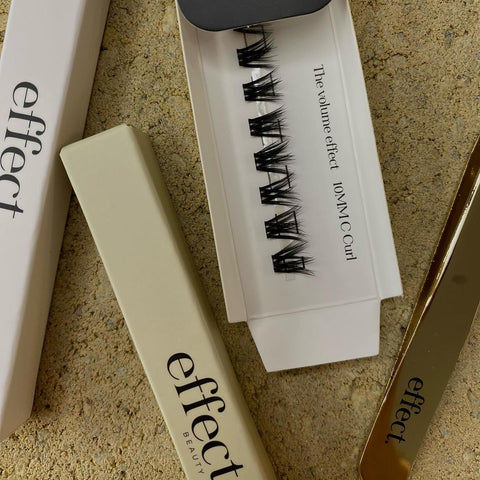 How many lashes are in the DIY Kits?